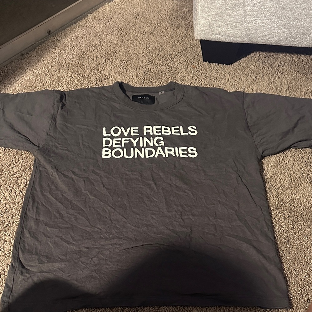 Gray Graphic T-Shirt - Picture 1 of 2